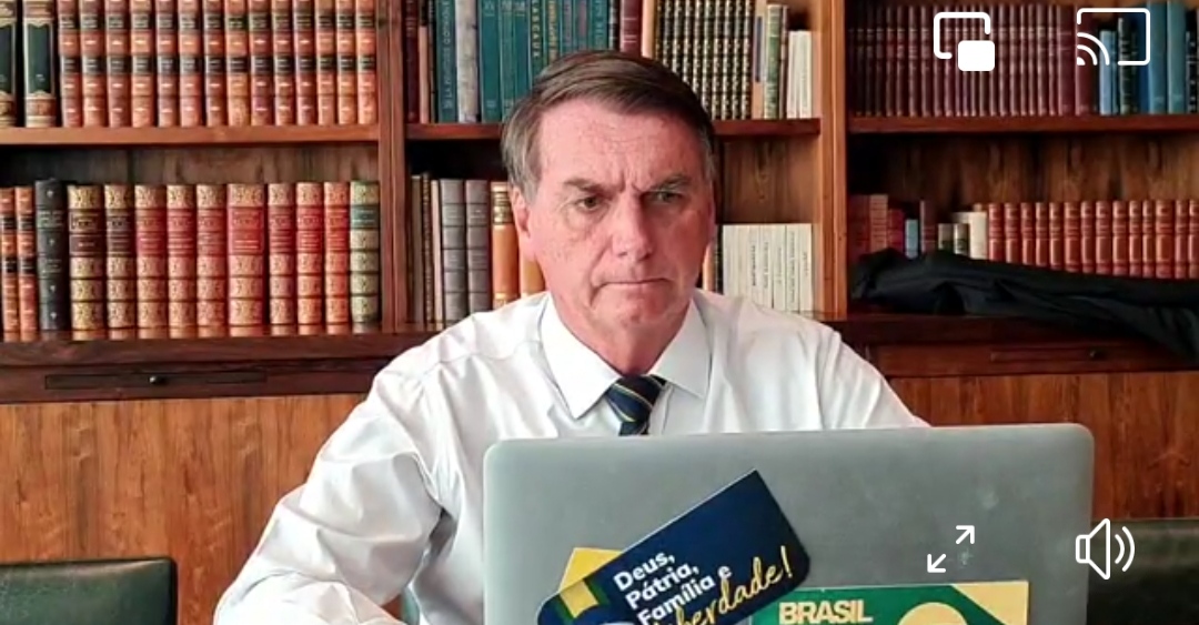 Bolsonaro diz que Barroso é “criminoso” e critica Alexandre Moraes