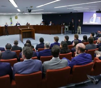 STF encerra primeiro dia do julgamento de Bolsonaro e mais sete réus