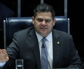 Alcolumbre mantém sessão da CPMI do INSS que quebrou sigilo de Lulinha