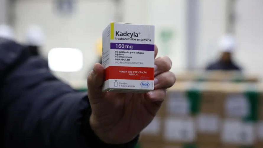 Brasil recebe lote de medicamento para tratar câncer de mama no SUS