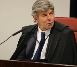 Fux absolve Bolsonaro e condena Braga Netto e Cid pela trama golpista