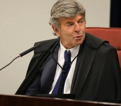 Fux absolve Bolsonaro e condena Braga Netto e Cid pela trama golpista