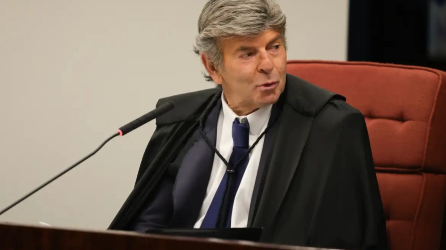 Fux absolve Bolsonaro e condena Braga Netto e Cid pela trama golpista