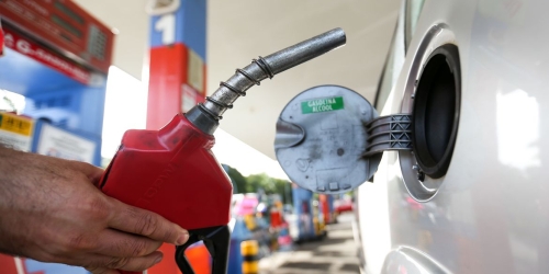 Petrobras anuncia redução de R$ 0,18 na gasolina para distribuidoras