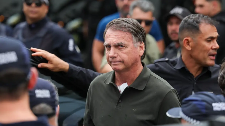 Bolsonaro recebe alta hospitalar; laudo aponta câncer de pele