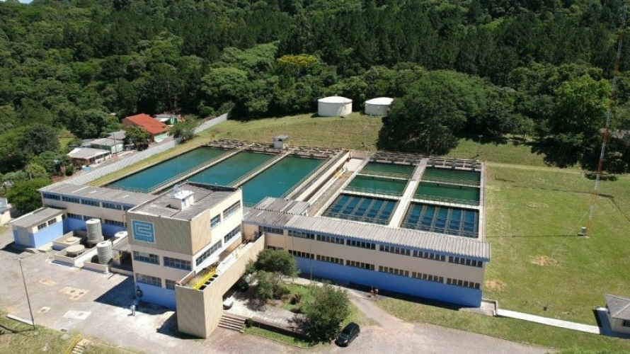 Rompimento de adutora da Corsan deixa quatro bairros sem água em Santa Maria
