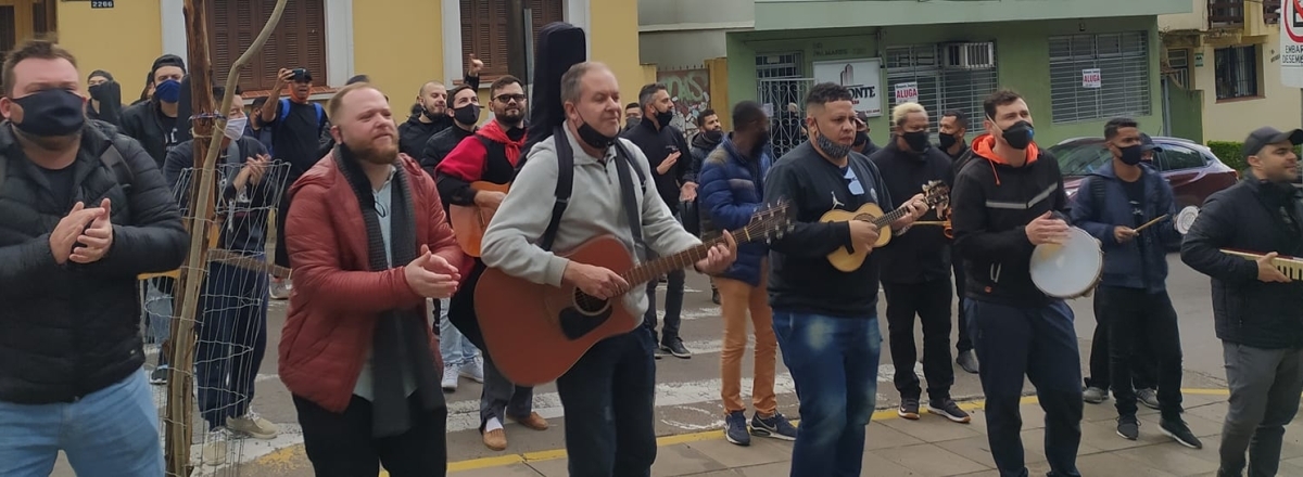 Músicos protestam em frente à Prefeitura por volta da música ao vivo