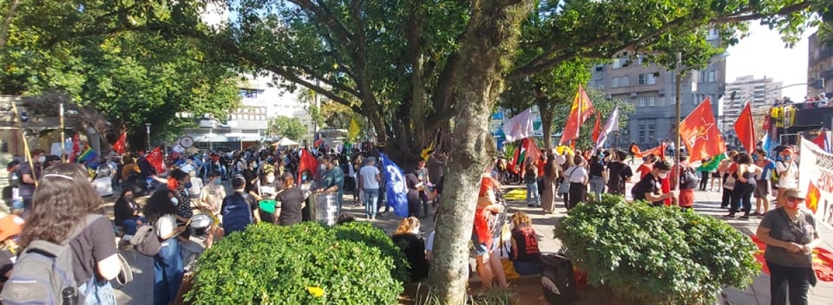 Manifestantes realizaram ato contra Bolsonaro em Santa Maria