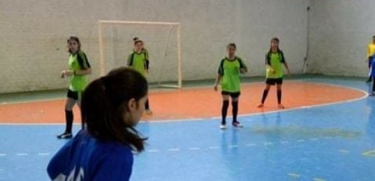 Prefeitura lança escolinha de futsal para crianças no Bairro Tancredo Neves