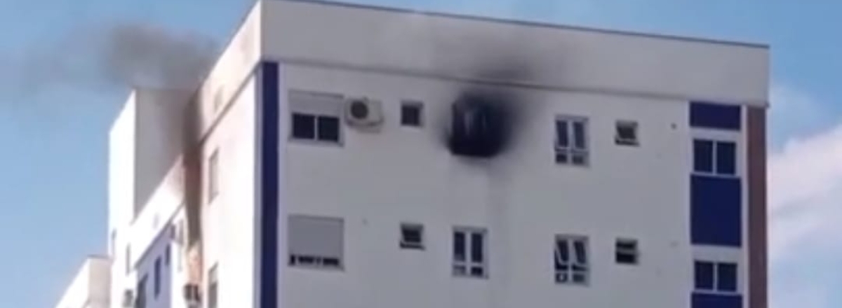 Apartamento pega fogo no bairro Dores em Santa Maria