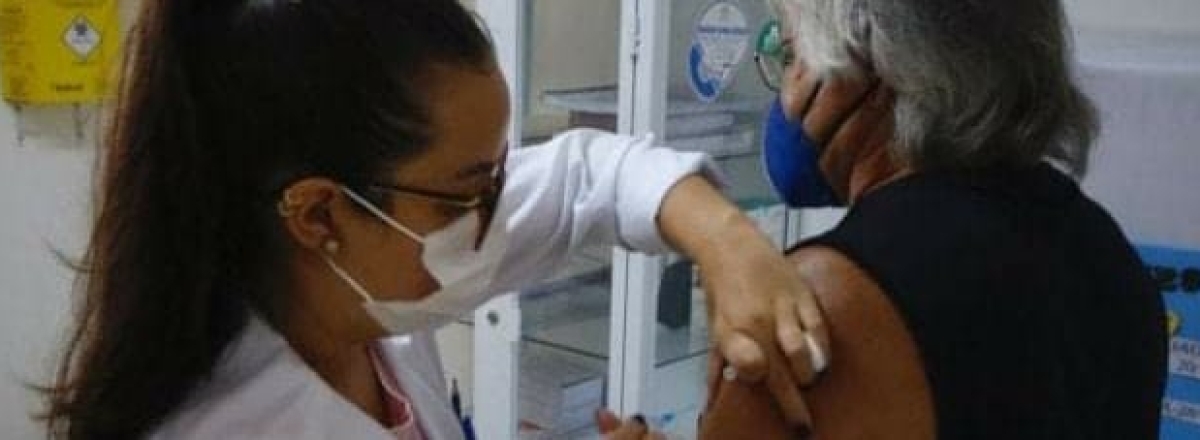 Governo do Estado distribui vacinas contra Covid-19 para iniciar dose de reforço em idosos que moram em lares