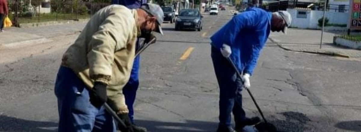 Prefeitura realiza ações da Operação Tapa-buraco em cinco bairros