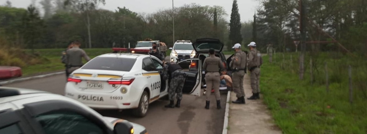 Trio é preso com pistola de propriedade da Brigada Militar em Santa Maria