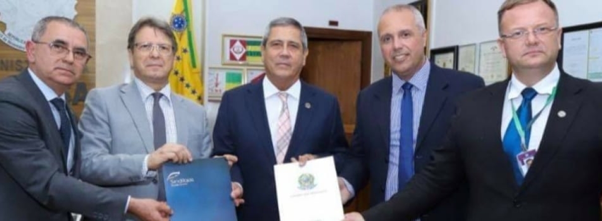 ESA: Ministro da Defesa recebe comitiva de Santa Maria em Brasília