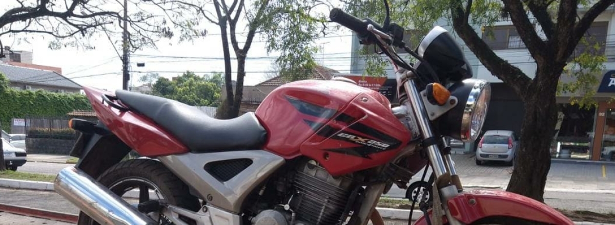 Moto roubada é encontrada abandonada em rua de Santa Maria