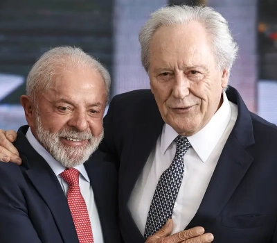 Lewandowski entrega carta de demissão do Ministério da Justiça a Lula