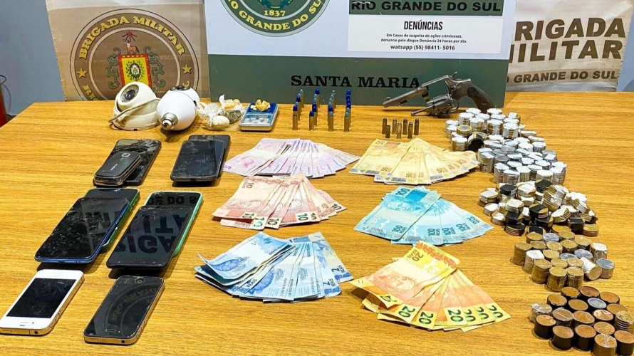 Trio é preso com revólver, drogas e munições em Santa Maria