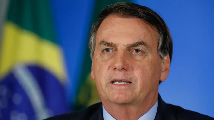 Moraes decreta prisão domiciliar de Bolsonaro