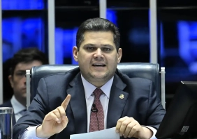 Alcolumbre manda arquivar PEC da Blindagem após rejeição da CCJ