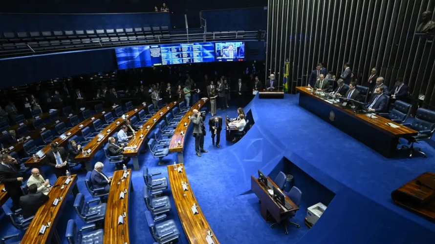 Senado aprova isenção de IR para quem ganha até dois salários-mínimos