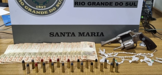 Jovem é preso com revólver, crack e cocaína em Santa Maria
