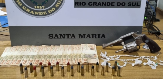 Jovem é preso com revólver, crack e cocaína em Santa Maria