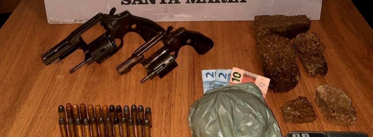 Brigada apreende armas e droga com dupla em Santa Maria