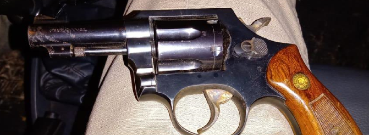 Adolescente é apreendido com revólver calibre 38 em Camobi