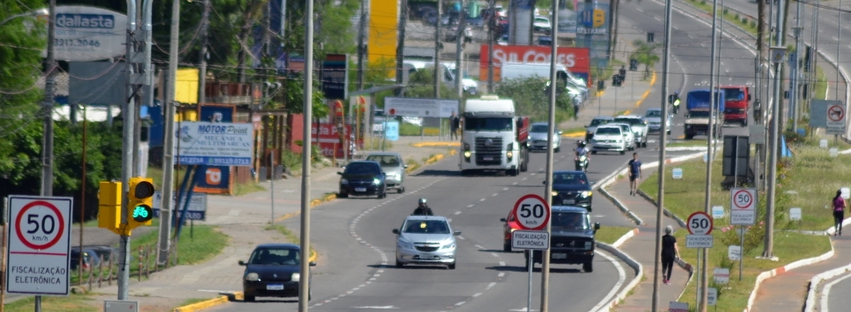 Novos semáforos entram em funcionamento na Avenida Hélvio Basso