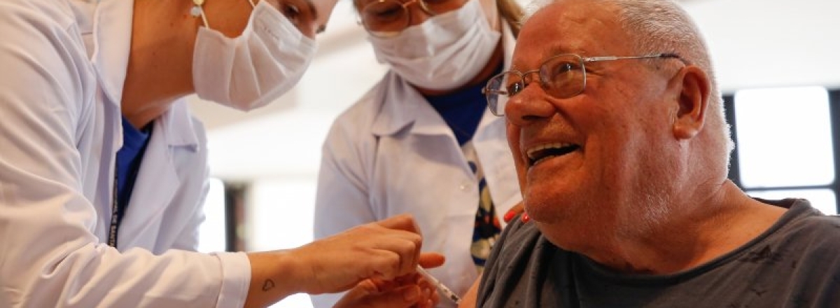 2,4 mil idosos receberam a vacina bivalente contra a Covid no sábado em Santa Maria