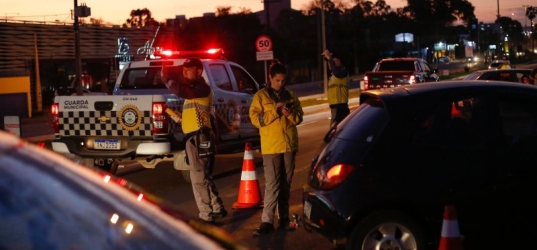 Seis motoristas são autuados por recusa ao bafômetro na Balada Segura
