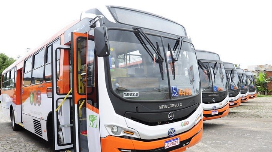 Santa Maria recebe seis novos ônibus com sistema que reduz a emissão de gases poluentes