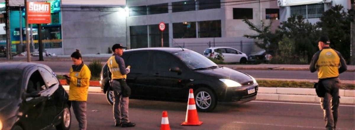 Balada Segura: 19 motoristas são autuados em blitz na Hélvio Basso