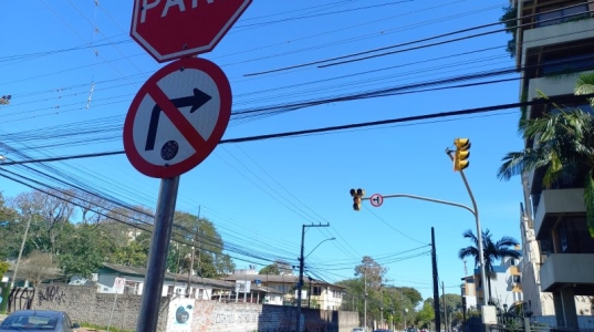 Prefeitura instala novo semáforo no bairro Fátima