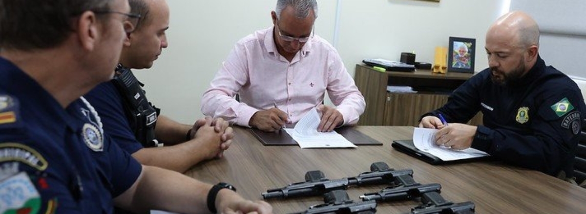 Guarda Municipal de Santa Maria recebe 70 pistolas da PRF