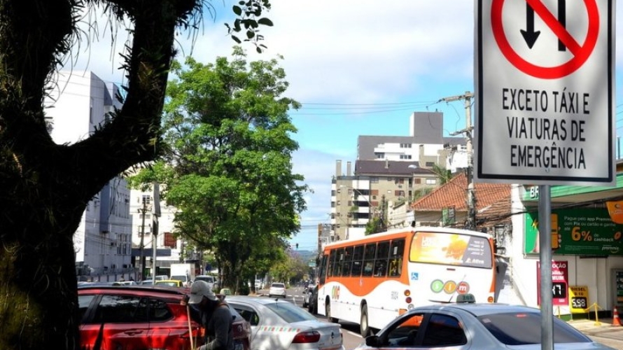 Prefeitura proíbe conversão em trecho da Avenida Presidente Vargas