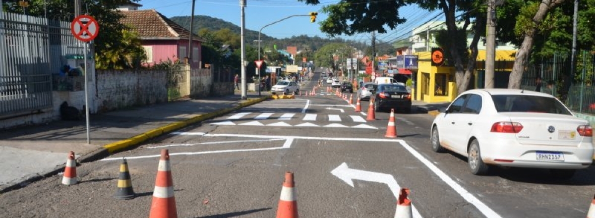 Novo semáforo é instalado na Rua Duque de Caxias com a Rua Tamanday