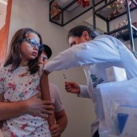 Prefeitura amplia a vacinação domiciliar para o atendimento de autistas em Santa Maria