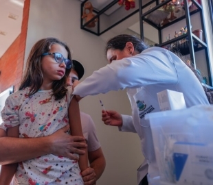 Prefeitura amplia a vacinação domiciliar para o atendimento de autistas em Santa Maria