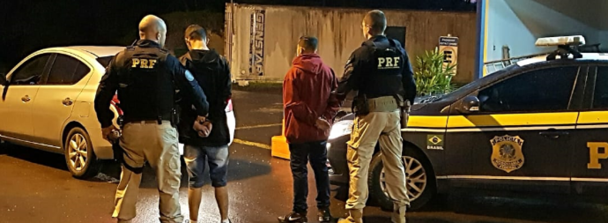 PRF prende dois jovens com carro clonado em Santa Maria