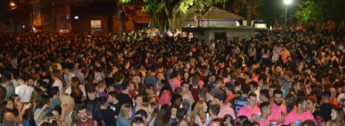 Festa dos “Bixos” reúne cerca de 7 mil pessoas no Centro de Santa Maria