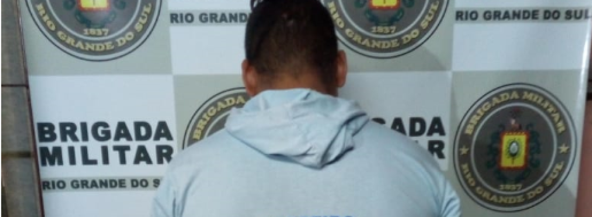 Brigada prende homem com mandado de prisão na Hélvio Basso