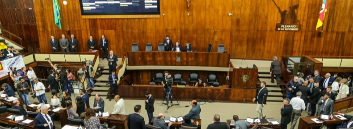 Assembleia aprova em 1º turno PEC que altera previdência e carreiras de servidores do RS