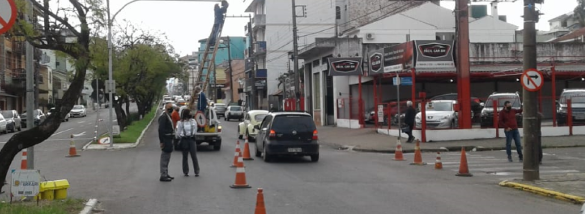 Semáforo entre a Presidente Vargas e a Rua Carlos Gomes entra em funcionamento