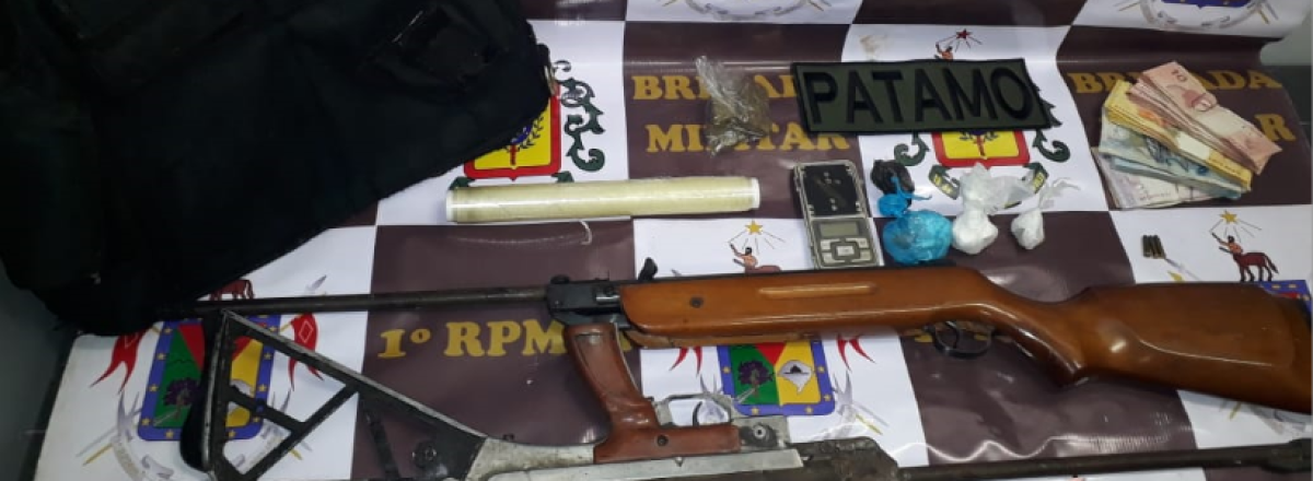 Brigada apreende cocaína, colete balístico e espingarda em Santa Maria