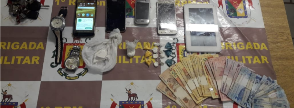Dona de bar é preso com 14 buchas de cocaína em Santa Maria