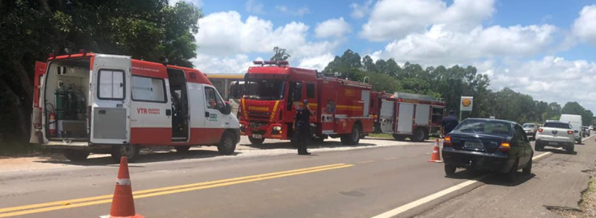 Ônibus tomba entre São Pedro e Santa Maria e deixa pelo menos 16 pessoas feridas