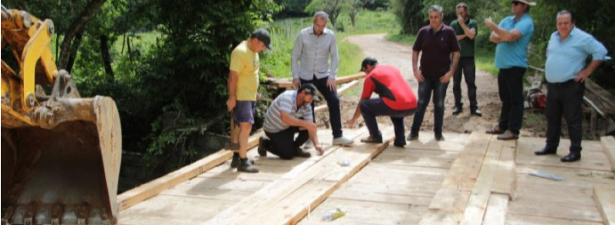 Prefeitura recupera ponte na localidade de Santo Antônio, no Distrito de Boca do Monte