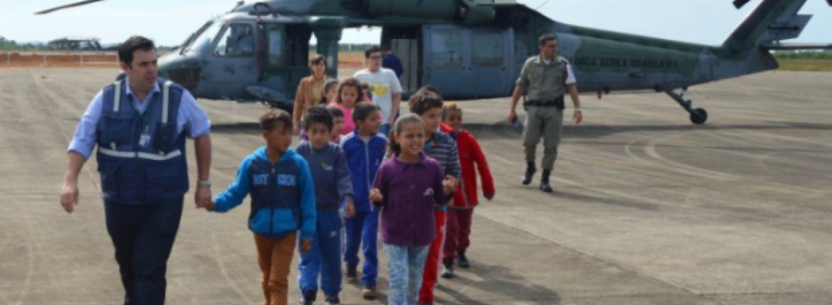 Crianças de seis escolas municipais conhecem o Aeroporto de Santa Maria