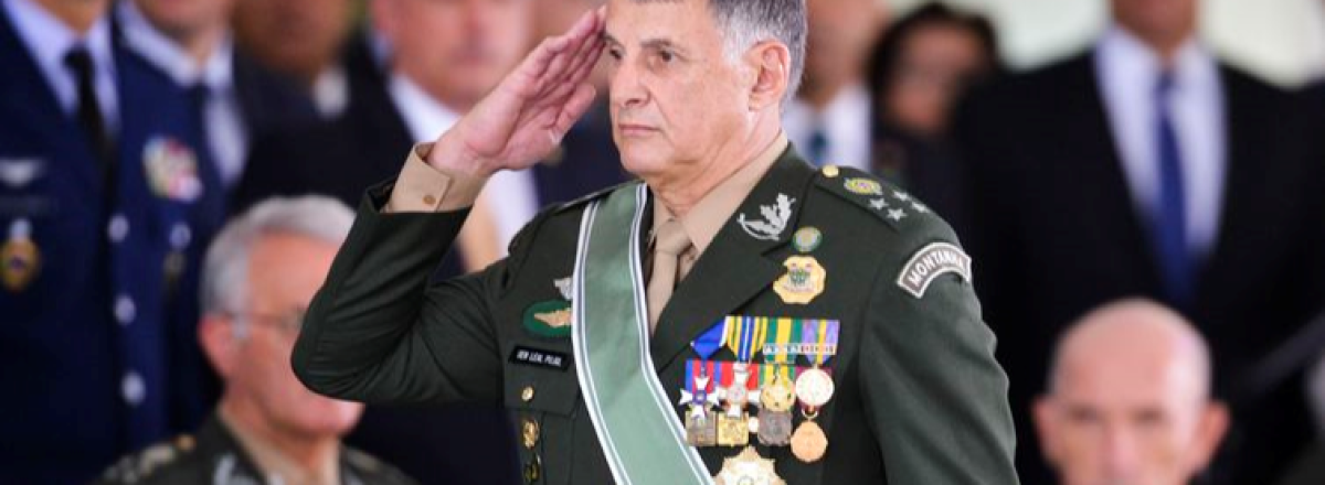 General Pujol assume o comando do Exército Brasileiro